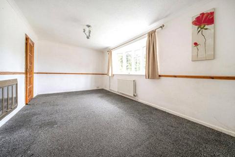 3 bedroom semi-detached house to rent, Homestall, Surrey GU2