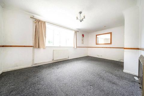 3 bedroom semi-detached house to rent, Homestall, Surrey GU2