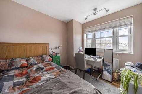 3 bedroom flat to rent, Worsopp Drive, Clapham, London, SW4