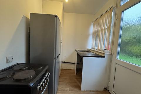 2 bedroom house to rent, Brook Road, Leicester LE5