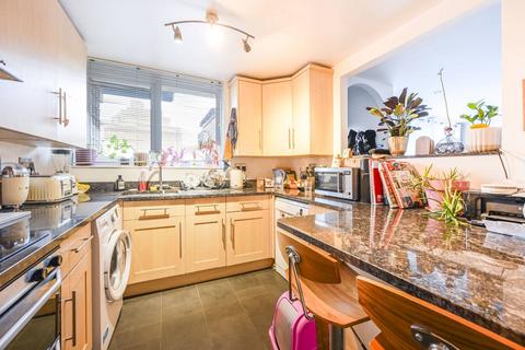 3 bedroom flat for sale, Burr Close, St Katharine Docks, London, E1W