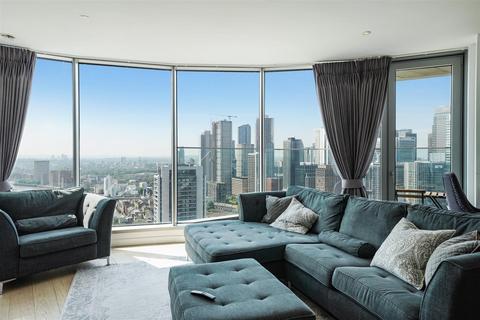 2 bedroom flat to rent, Charrington Tower, 11 Biscayne Avenue, London E14