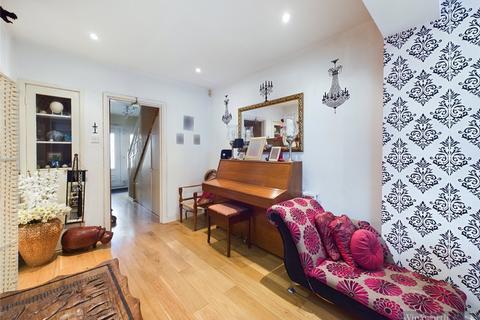 2 Cox Lane, Chessington, KT9 1DE
