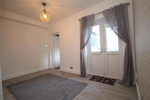 1 bedroom flat for sale, West Street, Carshalton