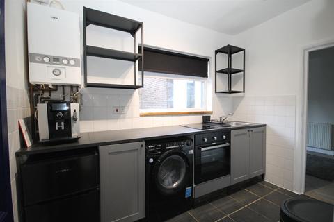 27 West Street, Carshalton, SM5 2PT
