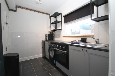 27 West Street, Carshalton, SM5 2PT