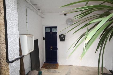 27 West Street, Carshalton, SM5 2PT