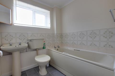 2 bedroom flat to rent, Inverness Avenue   Fareham  UNFURNISHED