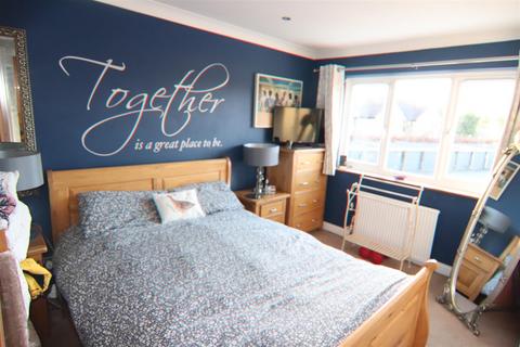 5 Parkside, Halstead, Sevenoaks, TN14 7HA