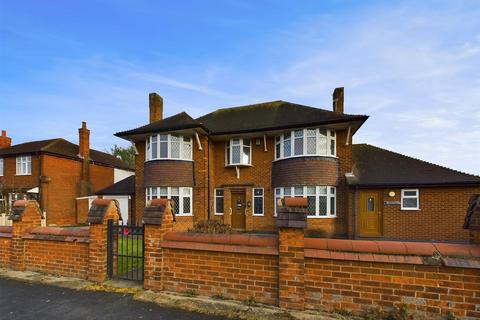 4 bedroom detached house for sale, Wellington Road, Mablethorpe LN12