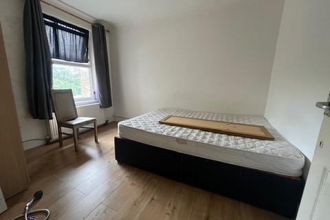 2 bedroom house to rent, Martini Drive, Enfield EN3