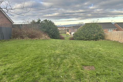 Land for sale, site adjacent to 14 Wallace Brae Avenue, Reddingmuirhead, Falkirk FK2