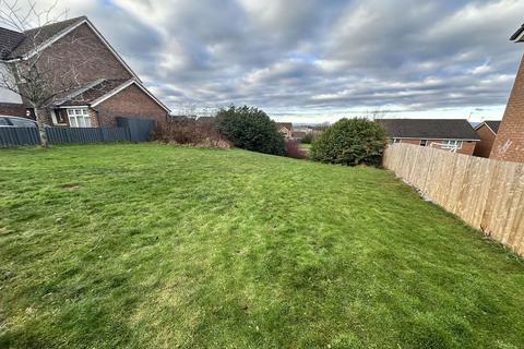 Land for sale, site adjacent to 14 Wallace Brae Avenue, Reddingmuirhead, Falkirk FK2