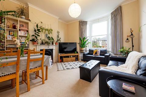 2 bedroom flat to rent, Mercers Road, London N19