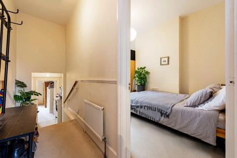 2 bedroom flat to rent, Mercers Road, London N19