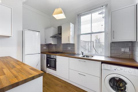 3 bedroom flat to rent, Cambridge Road, Hove