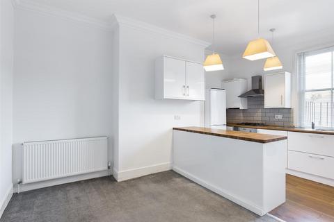 3 bedroom flat to rent, Cambridge Road, Hove