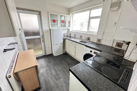 3 bedroom semi-detached house to rent, Saywell Road, Luton, Bedfordshire, LU2