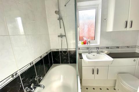 3 bedroom end of terrace house to rent, Winchester Road, Hampshire SO51