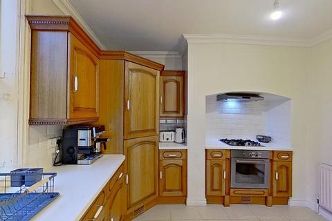 2 bedroom flat to rent, 60 Otley Road, Headingley, Leeds
