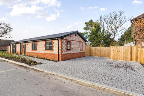 2 bedroom bungalow for sale, Tandridge Lane, Lingfield, Surrey, RH7