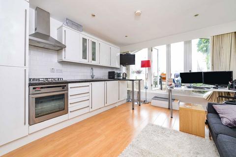 Studio to rent, Cold Harbour, London E14