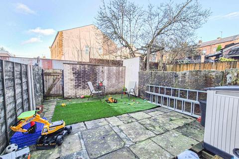 19 Catherine Street, Lees, Oldham, OL4 5AN