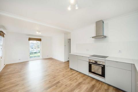 3 bedroom flat to rent, Priests Bridge, London SW15