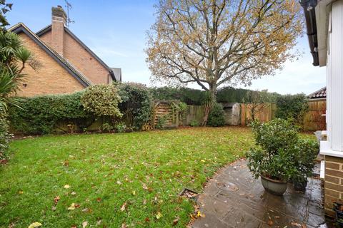 4 bedroom detached house for sale, Walton Drive, Horsham, RH13