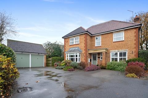 4 bedroom detached house for sale, Walton Drive, Horsham, RH13