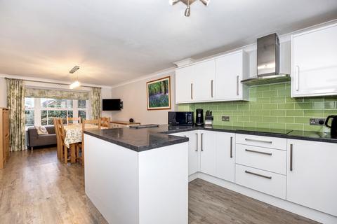 23 Walton Drive, Horsham, RH13 6RQ