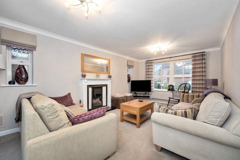 23 Walton Drive, Horsham, RH13 6RQ