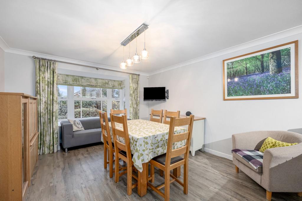 Kitchen / Dining Area