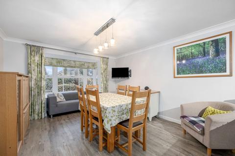 23 Walton Drive, Horsham, RH13 6RQ