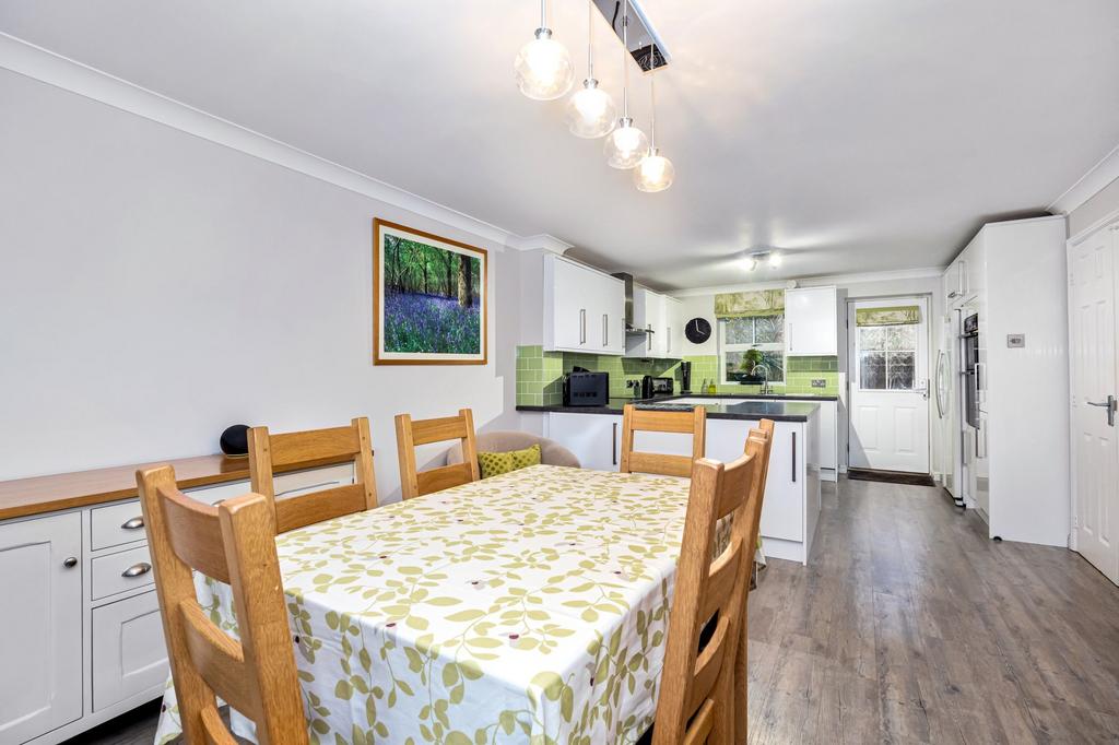 Kitchen / Dining Area