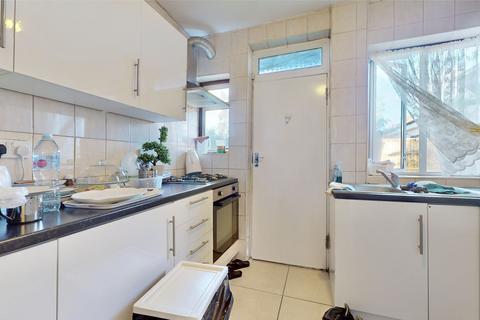 2 bedroom flat for sale, Clifford Court, London NW2