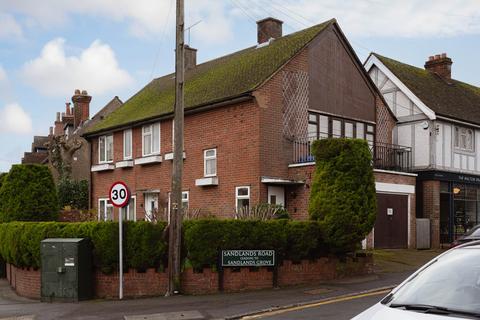 3 bedroom maisonette to rent, Walton Street, Tadworth