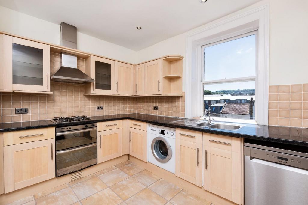 Flat 3, 24 New King Street, Bath, BA1 2 BT-5.jpg