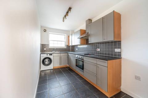 3 bedroom flat to rent, QUEENSBERRY PLACE, Manor Park, London, E12