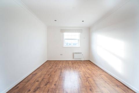 3 bedroom flat to rent, QUEENSBERRY PLACE, Manor Park, London, E12