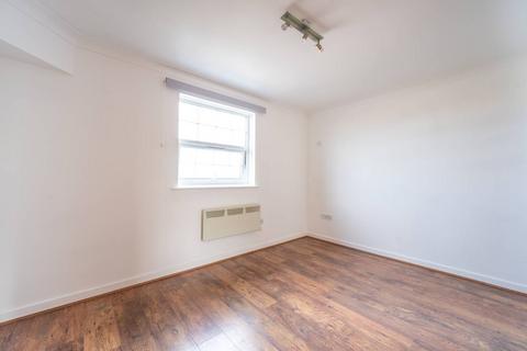 3 bedroom flat to rent, QUEENSBERRY PLACE, Manor Park, London, E12