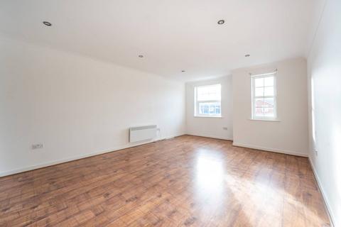 3 bedroom flat to rent, QUEENSBERRY PLACE, Manor Park, London, E12