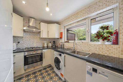 4 bedroom maisonette to rent, Grove Crescent Road, Stratford, London, E15