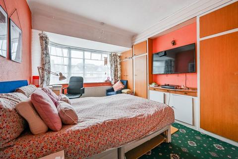 34 Ravensbourne Park, London, SE6 4RW