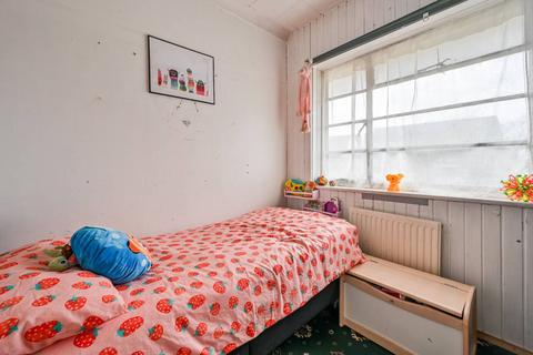 34 Ravensbourne Park, London, SE6 4RW