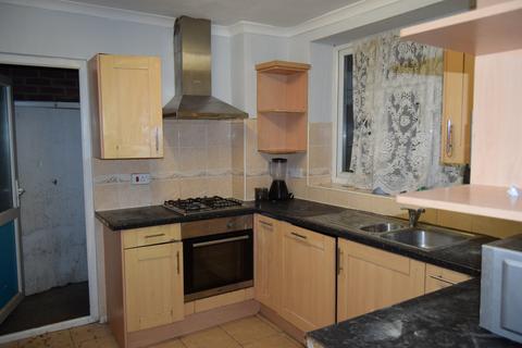 4 bedroom end of terrace house to rent, TW5