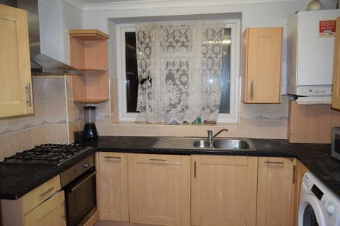 4 bedroom end of terrace house to rent, TW5