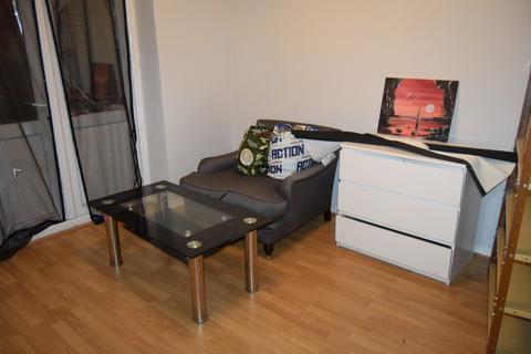 4 bedroom end of terrace house to rent, TW5