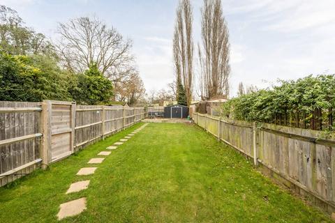 3 bedroom end of terrace house to rent, Hillcross Avenue, Morden, SM4