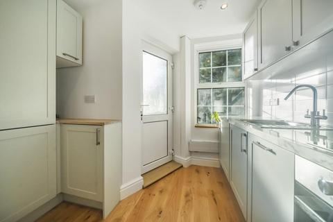 2 bedroom flat for sale, West Barnes Lane, New Malden